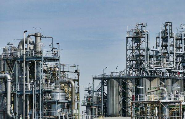 Embargoul şi plafonarea preţului petrolului rusesc, urmează să aducă schimbări importante în piaţa de energie