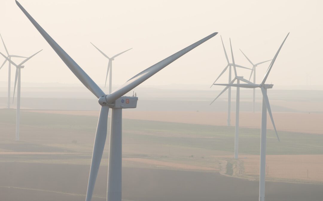 Prețul spot al energiei electrice scade accentuat în România, pe fondul prognozelor de vânt puternic. Exportăm masiv