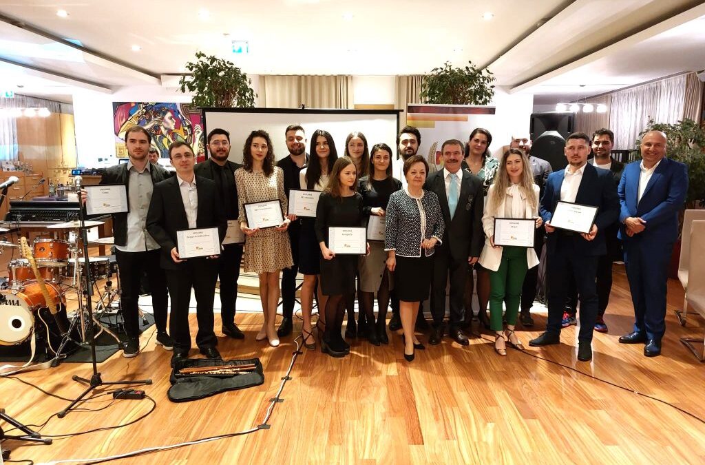 Gala Energy-Center.ro: Premii pentru tinerii energeticieni | InvesTenergy
