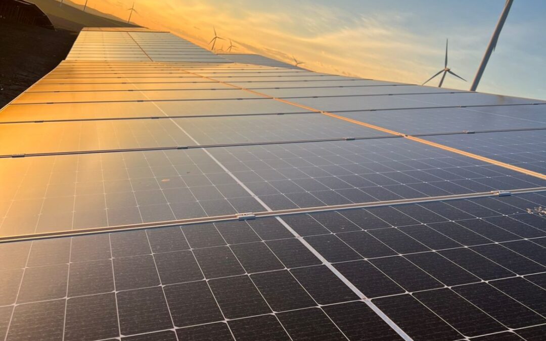 România construiește 7 GW de energie din surse regenerabile
