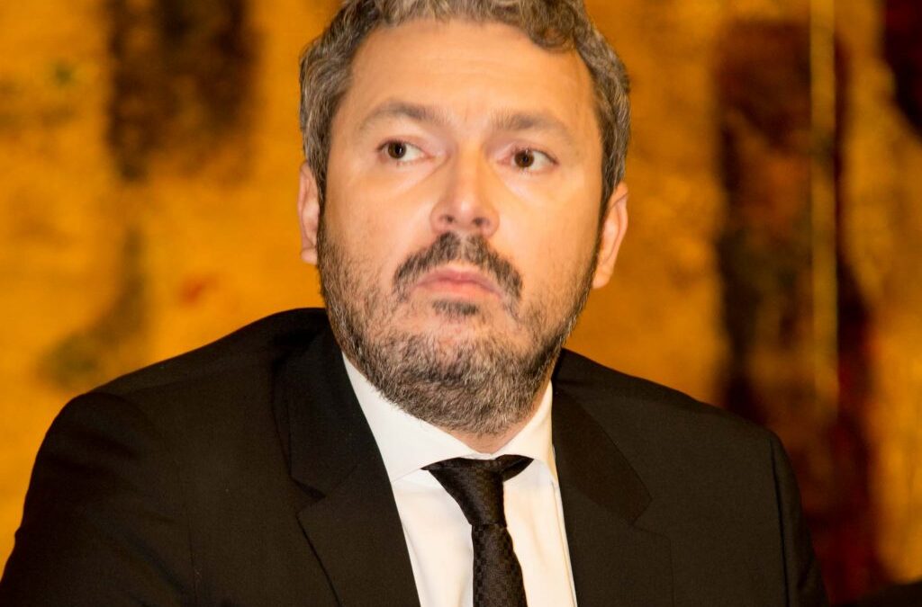 Schema de plafonare-compensare va fi ajustată. Scenarii în lucru. Răzvan Nicolescu, fost ministru al Energiei, vine cu soluția: o schemă de protecție cu vouchere în energie  | InvesTenergy