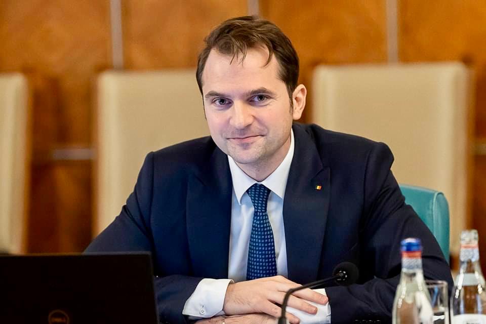 Burduja: Hidrocentralele de tipul Tarniţa-Lăpuşteşti, mai prietenoase cu mediul şi mai eficiente decât a avea câmpuri întregi de baterii