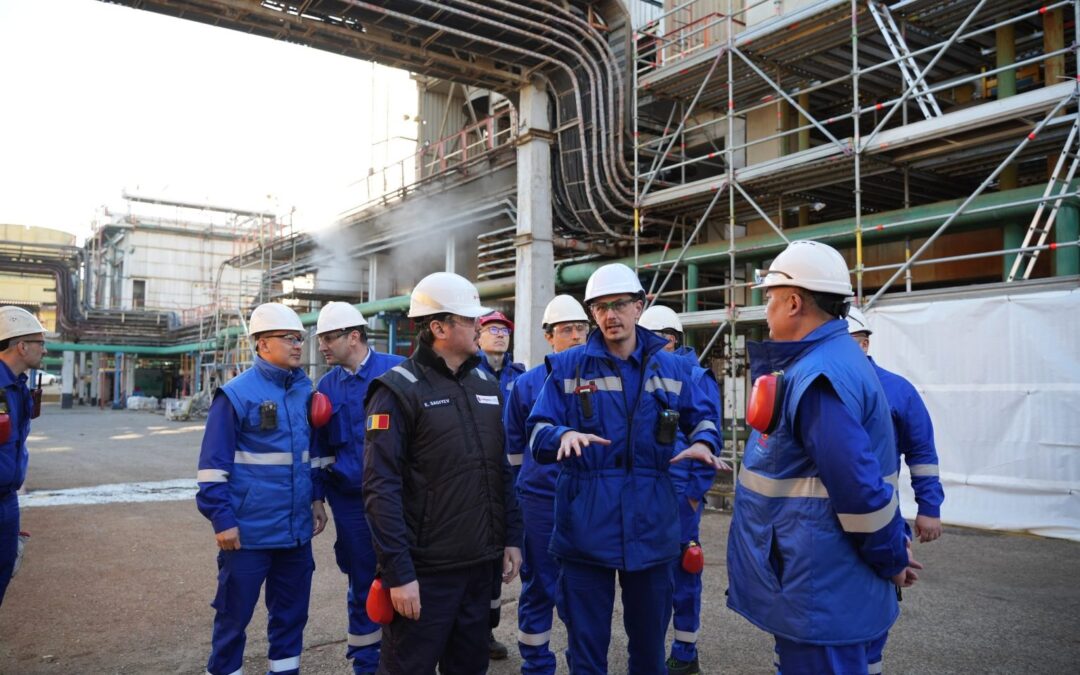 Erik Sagiyev, directorul general al KMG International, a vizitat rafinăria Petromidia: Lucrările de revizie se desfășoară conform graficului, cu 1.800 de persoane prezente pe platformă | InvesTenergy