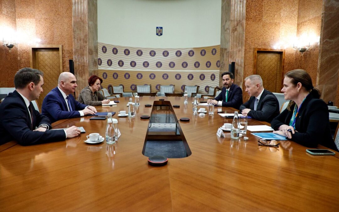 Premierul Ilie Bolojan, întrevedere cu reprezentantii companiei OMV: Guvernul analizează toate scenariile în funcție de evoluția situației și a punctat rolul Petrom ca ancoră pe piața carburanților din România