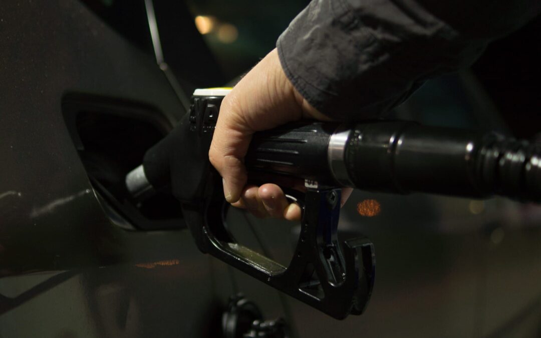 PSD: Măsurile guvernamentale privind prețurile la carburanți trebuie completate și cu o reducere a accizelor